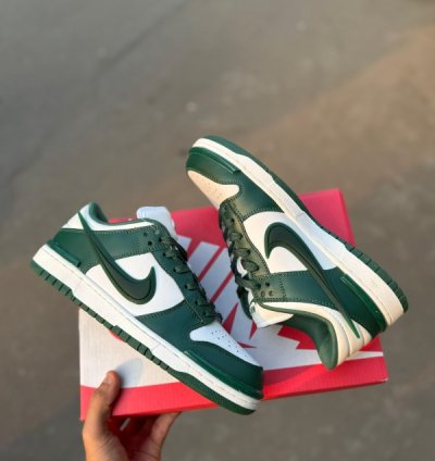 Nik E Sb Dunk Low Varsity Green Sneakers