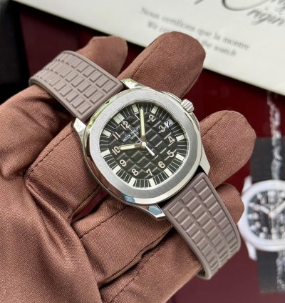 Patek Philippe Aquanaut Ref 5065 Full Set 2005 Serviced Mint