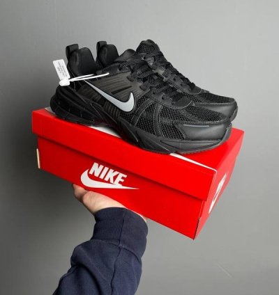 Nik E V2k Run Black Running Shoes