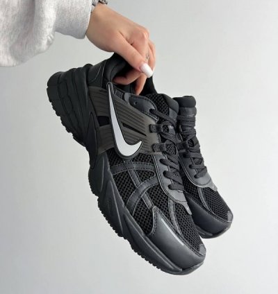 Nik E V2k Run Black Running Shoes