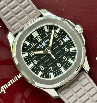 Patek Philippe Aquanaut Ref 5065 Full Set 2005 Serviced Mint