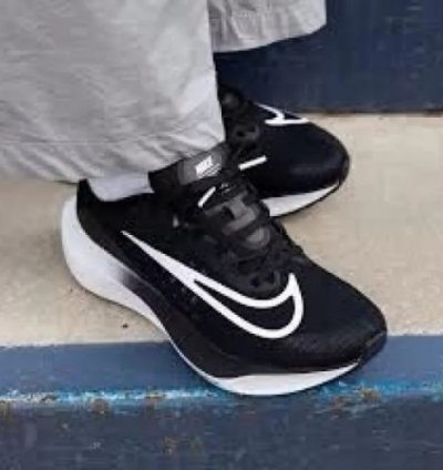 Nik E Zoom Fly Black White Running Shoes