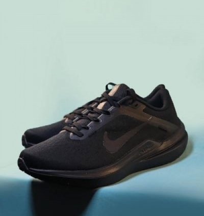 Nik E Zoom Winflow 10 Triple Black Running Shoes
