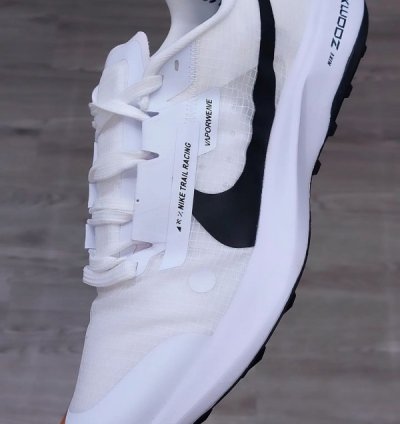 Nik E Zoom X Ultrafly Trail Racing White Black Sneakers