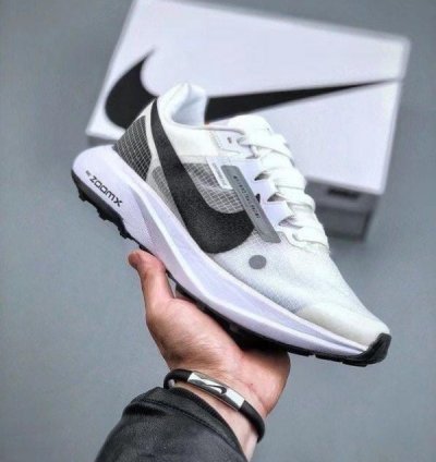 Nik E Zoom X Ultrafly Trail Racing White Black Sneakers