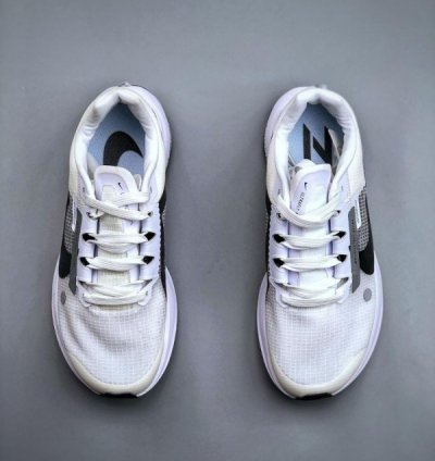 Nik E Zoom X Ultrafly Trail Racing White Black Sneakers