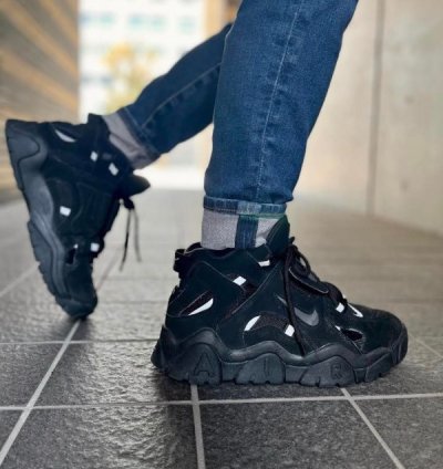 Nike Air Barrage All Black Sneakers