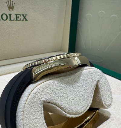 Rolex Yacht-master 42 226658 2022 42mm 18kt Yellow Gold Oysterflex Box Papers Unworn