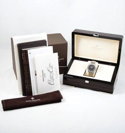 Patek Philippe Aquanaut Serviced 01 2020 Perfect Condition 1st Hand Watch Box Papers