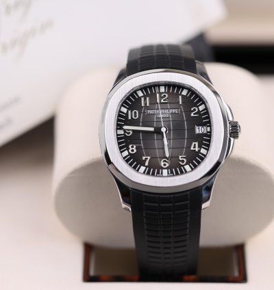 Patek Philippe Aquanaut Stahl Schwarz - 2016 - Europa - Wie Neu - Fullset