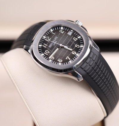 Patek Philippe Aquanaut Stahl Schwarz - 2016 - Europa - Wie Neu - Fullset