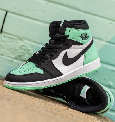 Nike Air Jordan 1 High Green Glow Basketball Sneakers Semi Ua