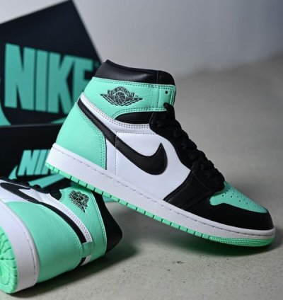 Nike Air Jordan 1 High Green Glow Basketball Sneakers Semi Ua