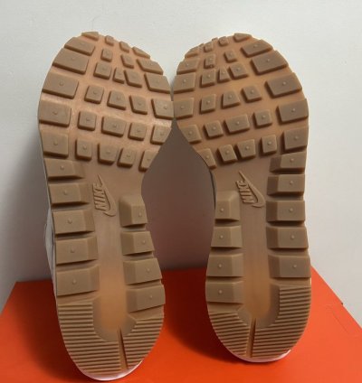 Nike Vaporwaffle Sacai Sail Gum