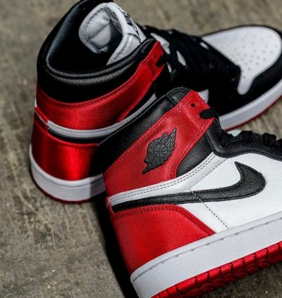 Nike Air Jordan 1 High Satin Black Toe Basketball Sneakers Semi Ua