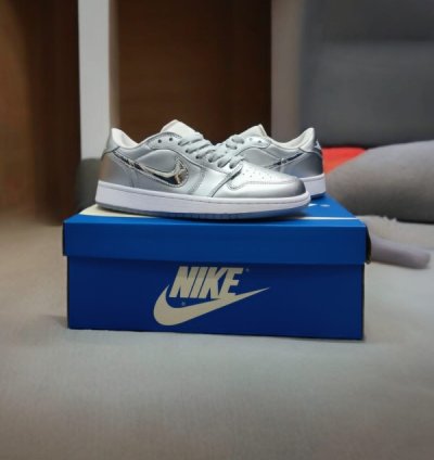 Nike Air Jordan 1 Low Golf Gift Giving Sneakers Semi Ua