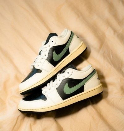 Nike Air Jordan 1 Low Jade Smoke Basketball Sneakers