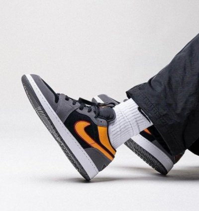 Nike Air Jordan 1 Low Se Vivid Orange Basketball Sneakers