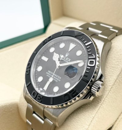 Rolex Yacht-master 42 Black 226627 01 2025