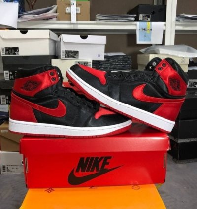 Nike Air Jordan 1 Satin Bred Basketball Sneakers Semi Ua