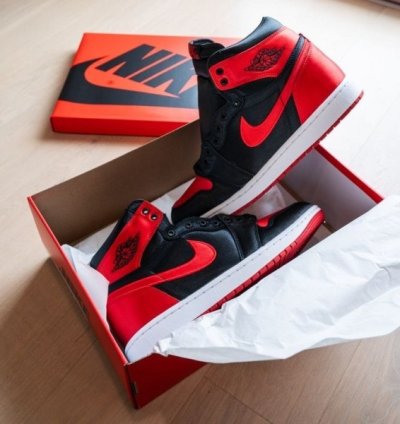 Nike Air Jordan 1 Satin Bred Basketball Sneakers Semi Ua