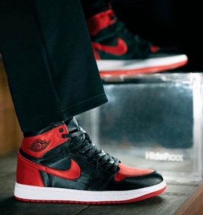 Nike Air Jordan 1 Satin Bred Basketball Sneakers Semi Ua