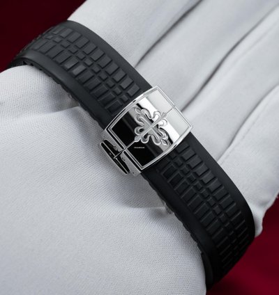 Patek Philippe Aquanaut Travel Time 5164a Steel Black Dial 40 8mm Mint Condition 5164a-001