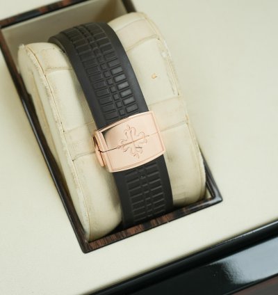 Patek Philippe Aquanaut Travel Time Rose Gold 5164r-001 Complete