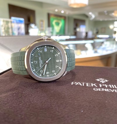 Patek Philippe Aquanaut White Gold Khaki Green 2022