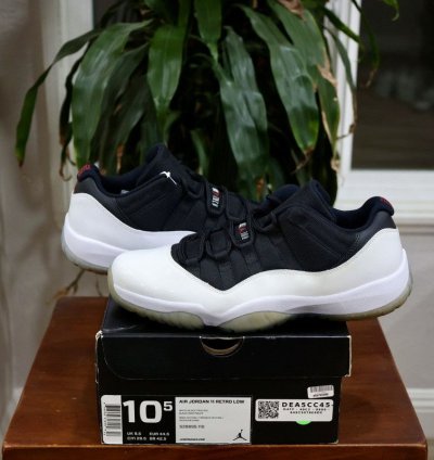 Air Jordan 11 Retro Low Tuxedo