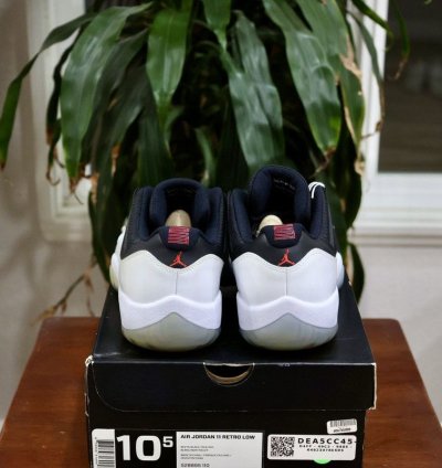 Air Jordan 11 Retro Low Tuxedo