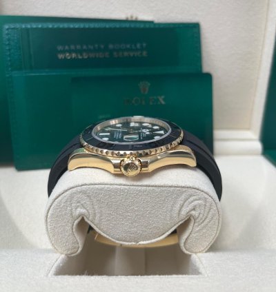 Rolex Yacht-master 42 Yellow Gold Yacht-master 42 Watch - Black Dial - Oysterflex Strap 226658