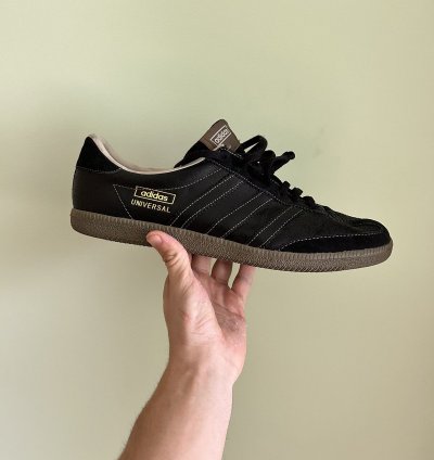 Vintage 00s Adidas Universal Leather Sneakers