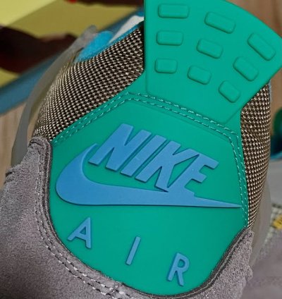 Air Jordan 4 Retro taupe Haze