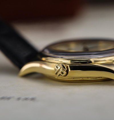 Patek Philippe Calatrava Vintage Calatrava Ref 2526 18kt Yellow Gold Mark Enamel Dial From Year 1955
