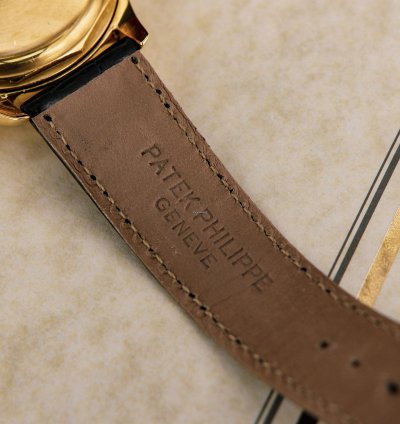 Patek Philippe Calatrava Vintage Calatrava Ref 2526 18kt Yellow Gold Mark Enamel Dial From Year 1955