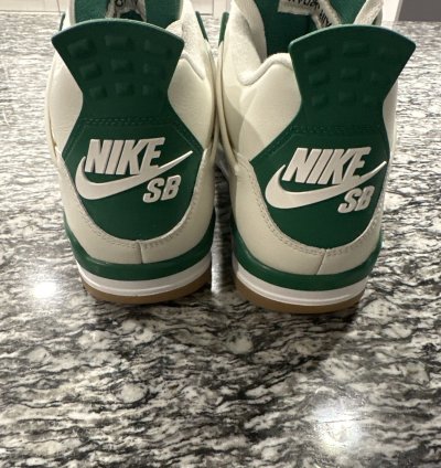 Air Jordan 4 Pine Green Sb