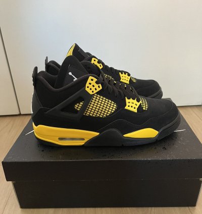 Air Jordan 4 Retro