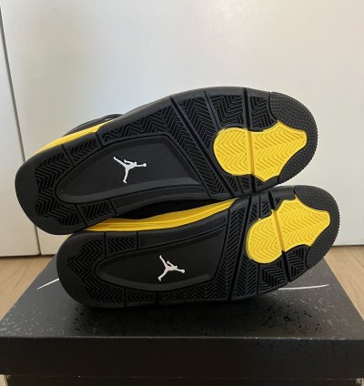 Air Jordan 4 Retro