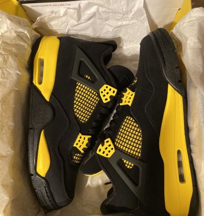 Air Jordan 4 Retro thunder
