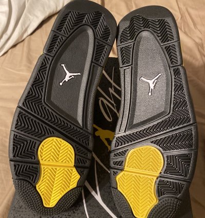 Air Jordan 4 Retro thunder