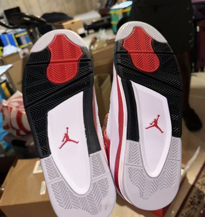 Air Jordan 4 Retro - Red Cement