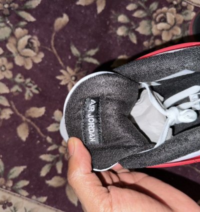 Air Jordan 4 Retro - Red Cement