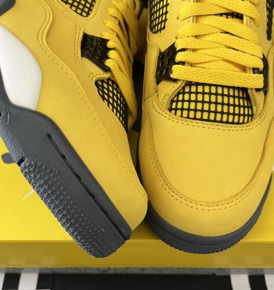 Air Jordan 4 Retro Lightning 2021 Travis Scott Size 9 5