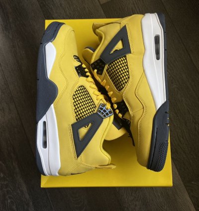 Air Jordan 4 Retro Lightning Shoes Size 9 5