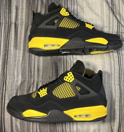 Air Jordan 4 Retro Thunder 4s