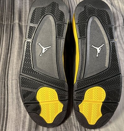 Air Jordan 4 Retro Thunder 4s