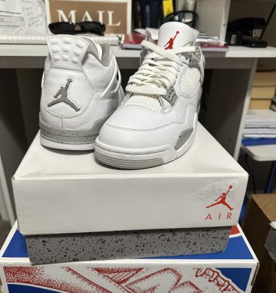 Air Jordan 4 Retro White Oreo
