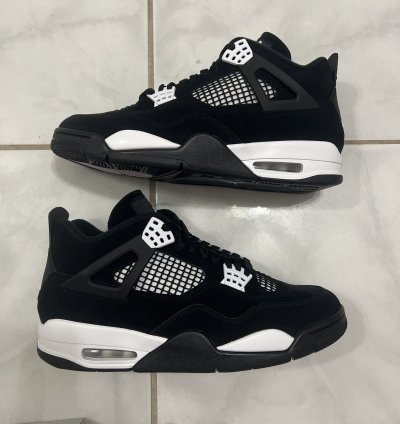 Air Jordan 4 Retro White Thunder Size 10 Brand New In Hand