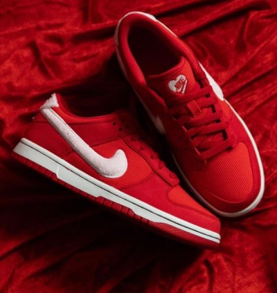 Nike Sb Dunk Valentine Day Sneakers